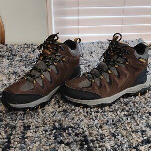 Skechers Relaxed Fit Boots. Size US 7.5, EUR 40. Brown and black.